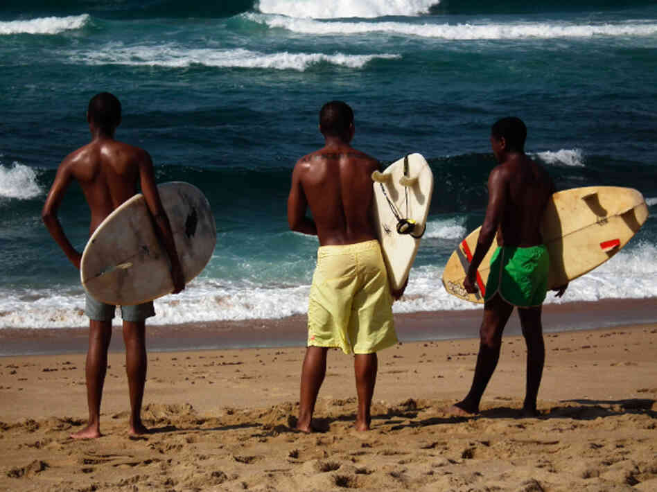 Otelo, Mandla (Silhe Xaba, center) and New Year escape the turmoil around them by taking to the waves and training to compete professionally.