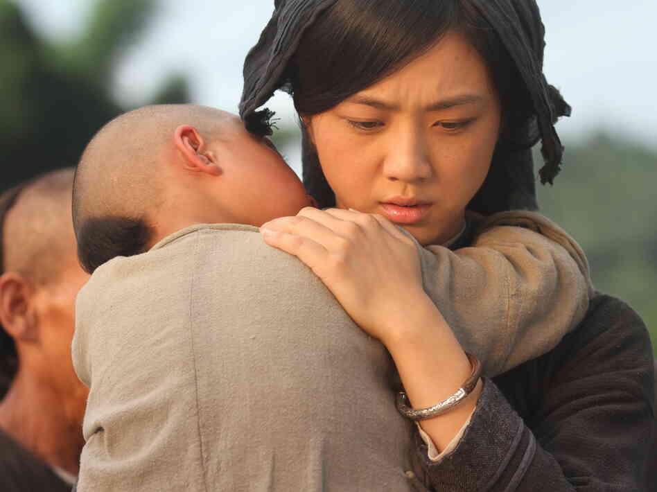 Ayu (Tang Wei) starts her life over with Liu Jinxi after being abandoned by her first husband. Ayu (Tang Wei) starts her life over with Liu Jinxi after being abandoned by her first husband.