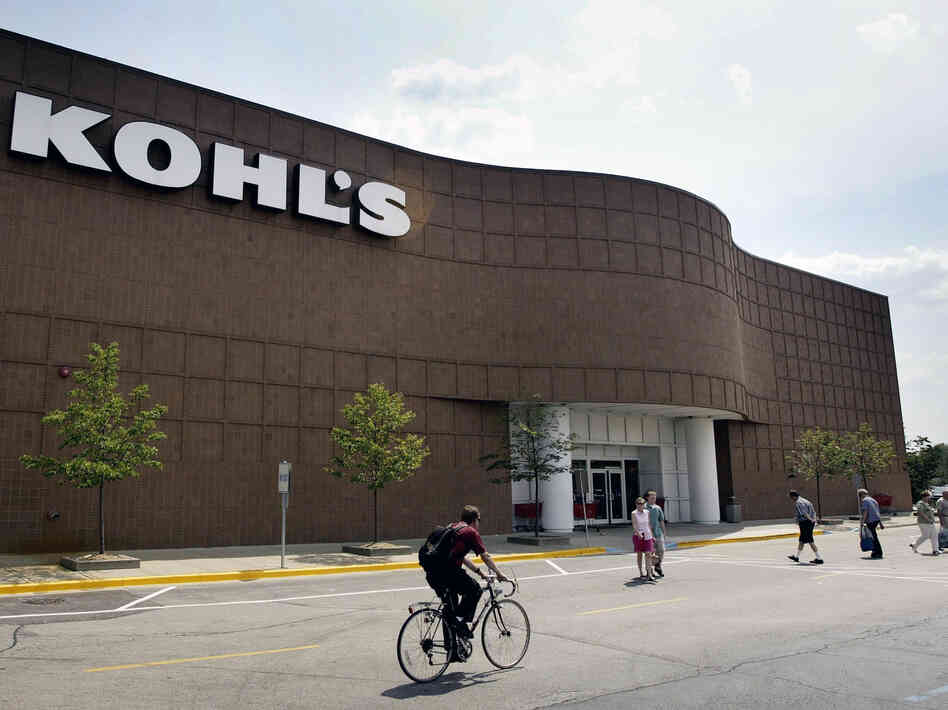 The no-questions-asked return policy of the Kohl's department store chain helped it win a spot on the "Naughty and Nice" list compiled by Consumer Reports.