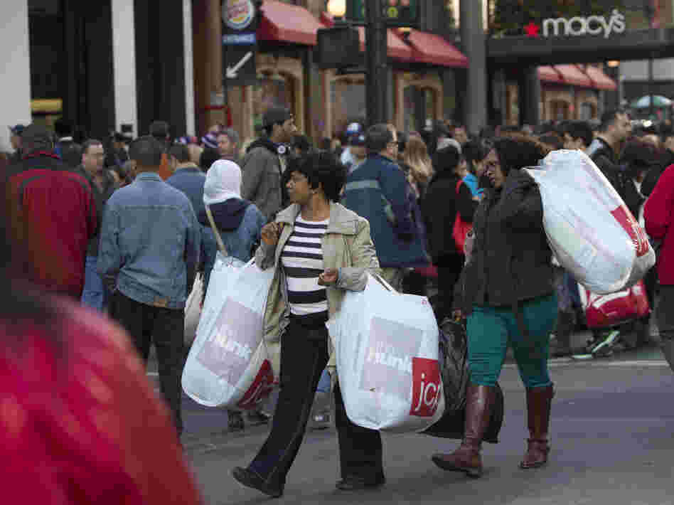 The Christmas shopping season could be harmed if the fiscal cliff fight depresses consumer confidence, according to a new report from Obama administration economists.