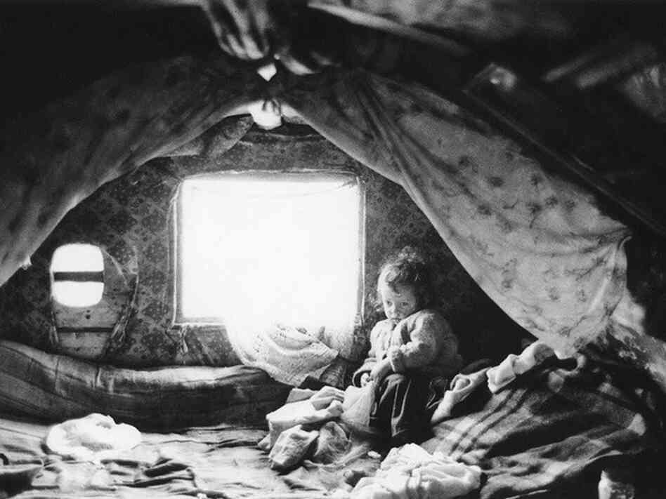 Infant in a caravan, Navan