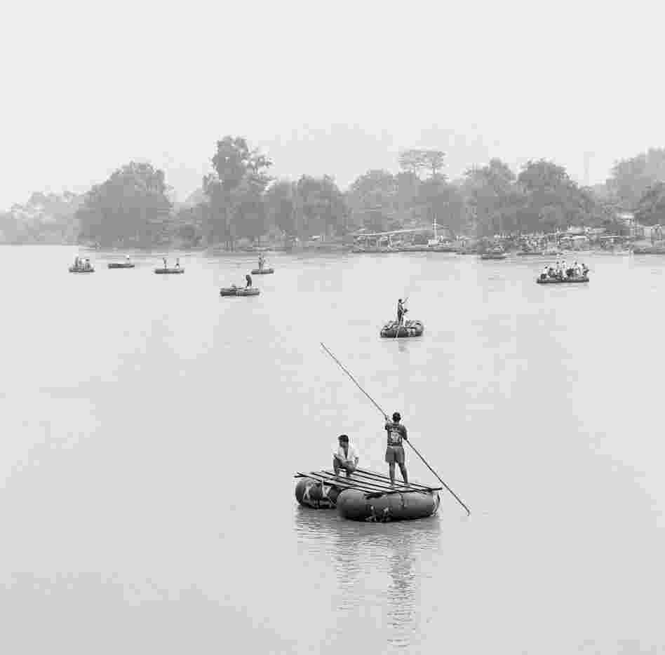 Rafts made of tractor tires ferry contraband goods and undocumented migrants across the Suchiate River running between the Guatemalan border town of Tecun Uman and the Mexican town of Hidalgo, in the state of Chiapas. June 2009.