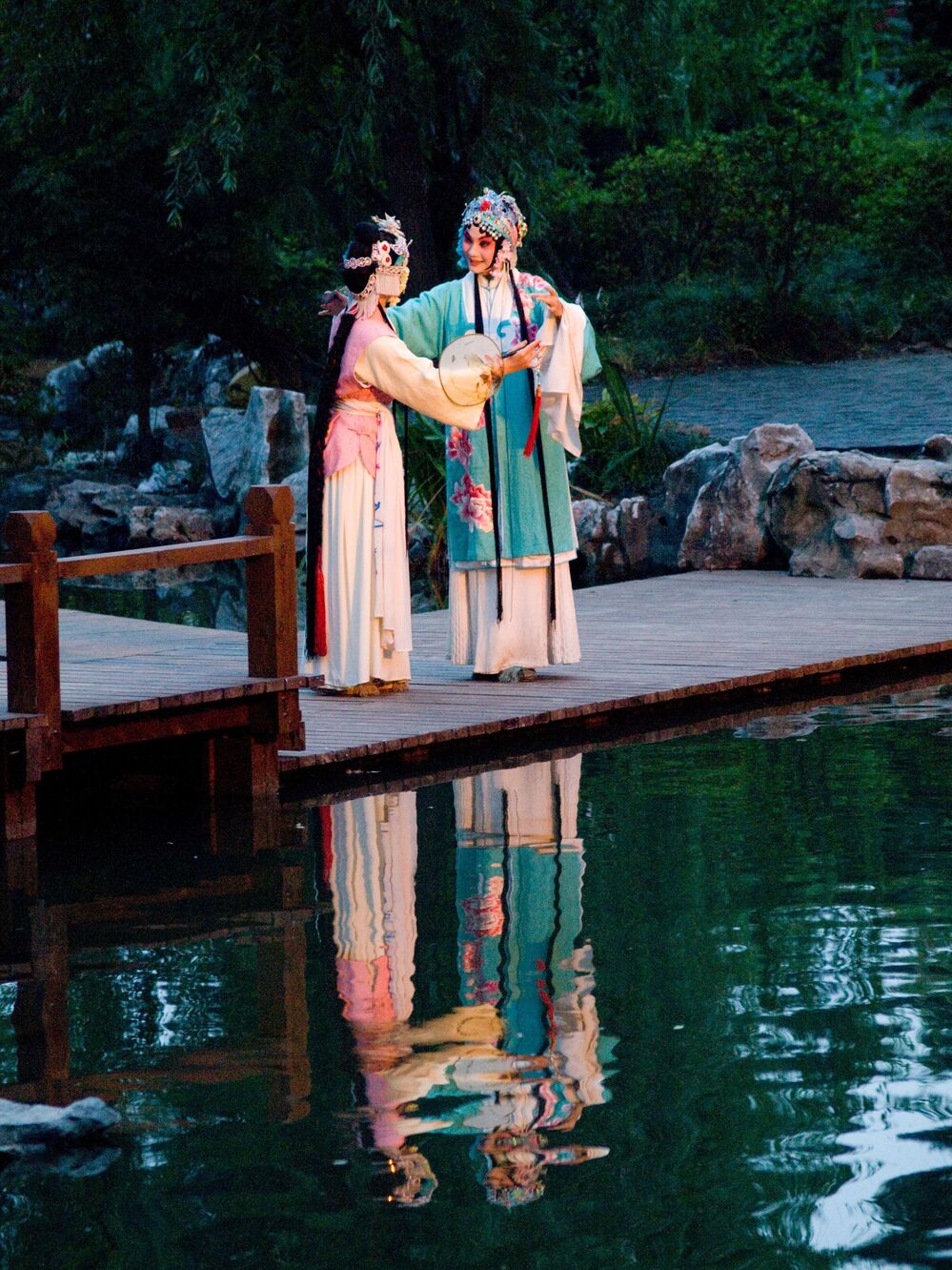 A garden serves as the stage in the opera.