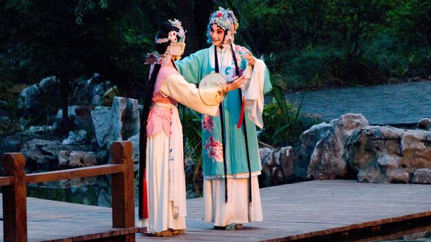 A garden serves as the stage in the opera. (Zhang Yi)