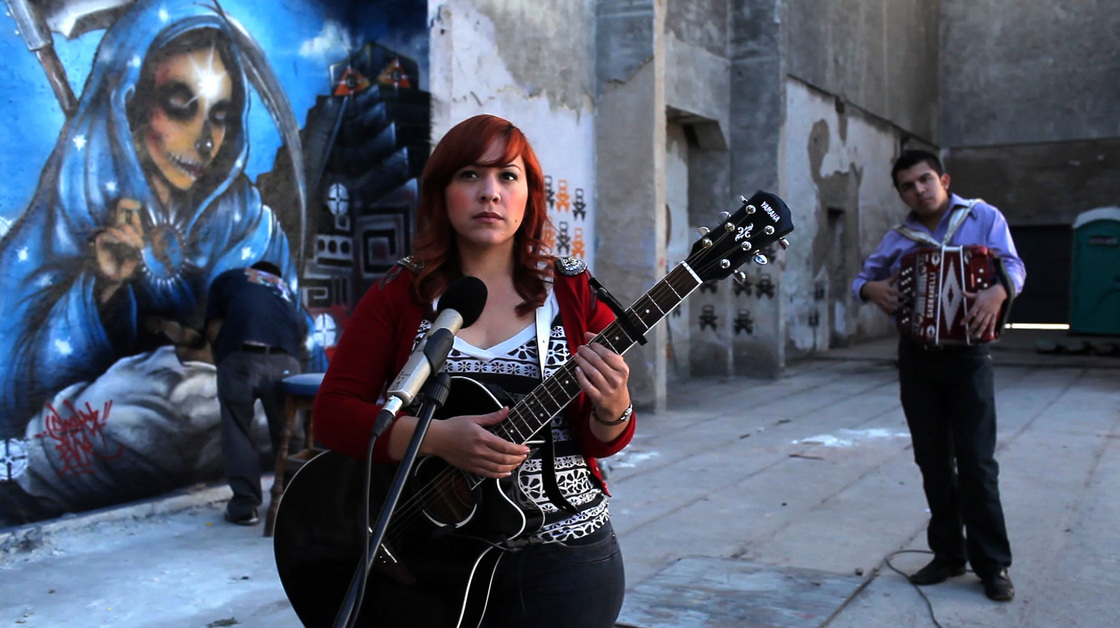 Mexican singer Carla Morrison is featured in the movie Hecho en Mexico.