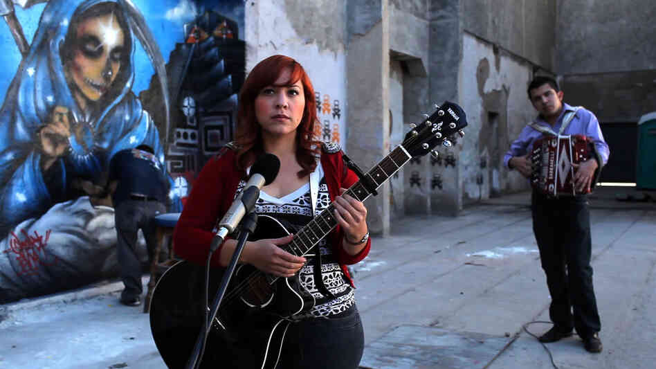 Mexican singer Carla Morrison is featured in the movie Hecho en Mexico.