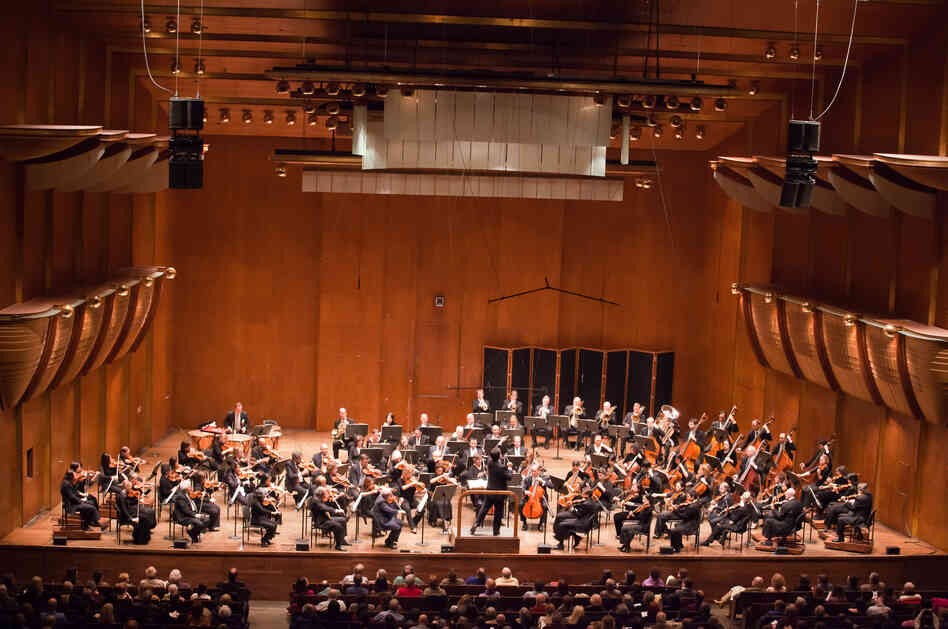 The New York Philharmonic performing at the current incarnation of Avery Fisher Hall in January 2011. The New York Philharmonic performing at the current incarnation of Avery Fisher Hall in January 2011.