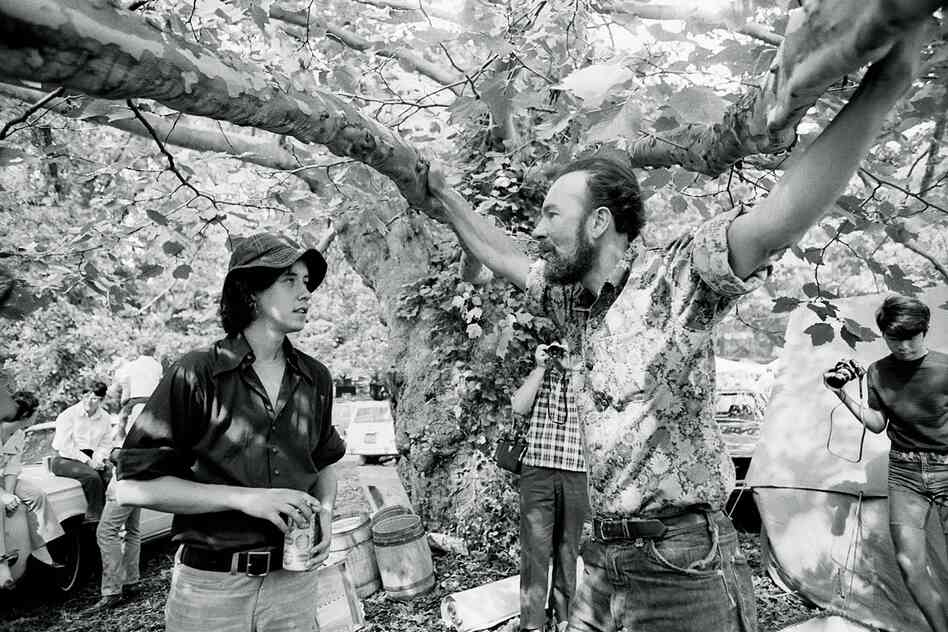 Arlo Guthrie and Pete Seeger confer at a benefit played in Tarrytown, N.Y., for Hudson River Sloop Clearwater Inc., 1969. "He's the son of populist folk pioneer Woody Guthrie, but Arlo Guthrie, when he was only twenty-two, had found his own voice with his sardonic, counterculture anthem, 'Alice's Restaurant.' "