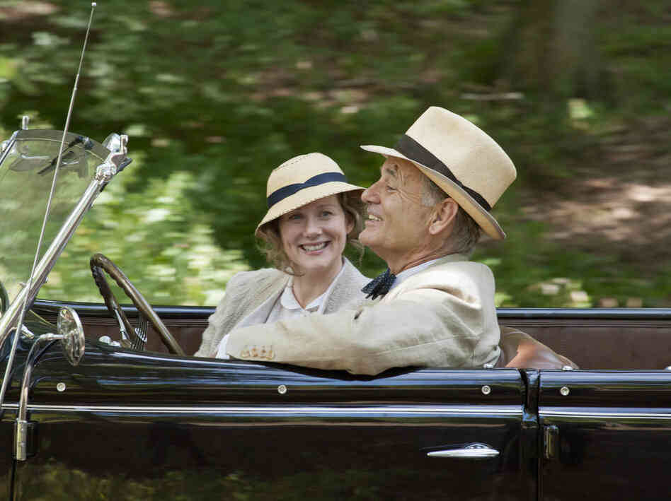 The film's story is told in large part from the perspective of Roosevelt's distant cousin Daisy (Laura Linney), with whom he carries on an affair.