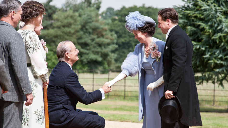 Franklin Roosevelt (Bill Murray) greets Britain's Queen Elizabeth (Olivia Colman) and King George VI (Samuel West). Franklin Roosevelt (Bill Murray) greets Britain's Queen Elizabeth (Olivia Colman) and King George VI (Samuel West).