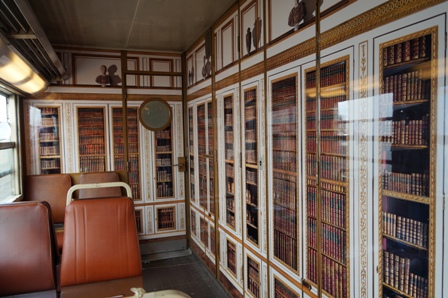The <em>bibliothèque</em>, or library, car.