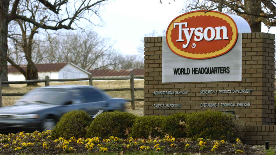 The Centers for Disease Control and Prevention says the accidental release of chlorine gas at a Tyson Food plant could have been prevented with better communication.