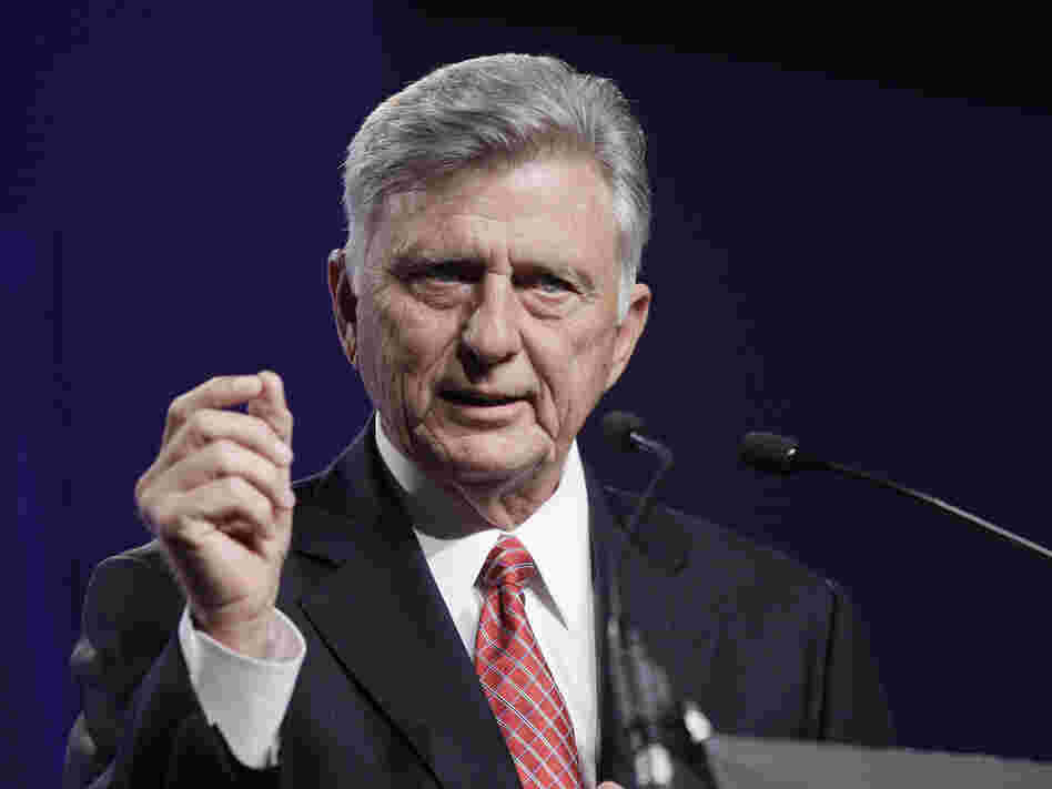 Arkansas Gov. Mike Beebe speaks about expanding Medicaid during a speech to the Arkansas State Chamber of Commerce in Little Rock, Ark., on Nov. 14. The federal government hasn't set a deadline for states to decide on their Medicaid expansion plans. Arkansas Gov. Mike Beebe speaks about expanding Medicaid during a speech to the Arkansas State Chamber of Commerce in Little Rock, Ark., on Nov. 14. The federal government hasn't set a deadline for states to decide on their Medicaid expansion plans.