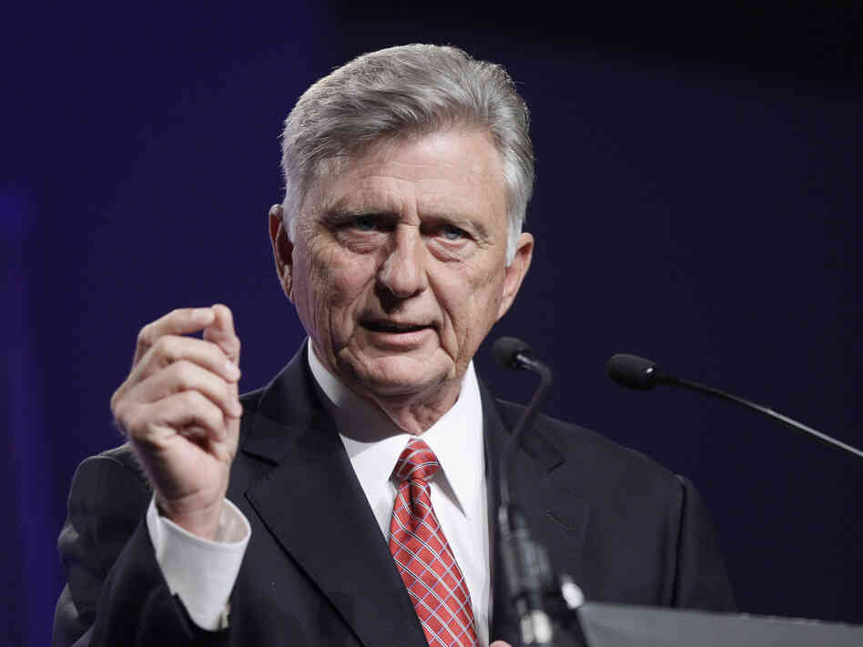 Arkansas Gov. Mike Beebe speaks about expanding Medicaid during a speech to the Arkansas State Chamber of Commerce in Little Rock, Ark., on Nov. 14. The federal government hasn't set a deadline for states to decide on their Medicaid expansion plans. Arkansas Gov. Mike Beebe speaks about expanding Medicaid during a speech to the Arkansas State Chamber of Commerce in Little Rock, Ark., on Nov. 14. The federal government hasn't set a deadline for states to decide on their Medicaid expansion plans.