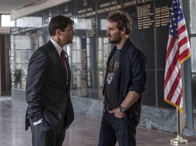CIA operative Joseph Bradley (Kyle Chandler) discusses a sensitive operation with Dan (Jason Clarke).