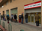 People queue up at a government job center in Madrid this month. The unemployment rate in Spain now tops 25 percent, but many government workers still enjoy job security and higher wages than their private sector counterparts. People queue up at a government job center in Madrid this month. The unemployment rate in Spain now tops 25 percent, but many government workers still enjoy job security and higher wages than their private sector counterparts.