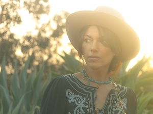Susanna Hoffs.