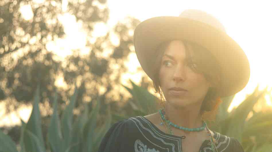 Susanna Hoffs.