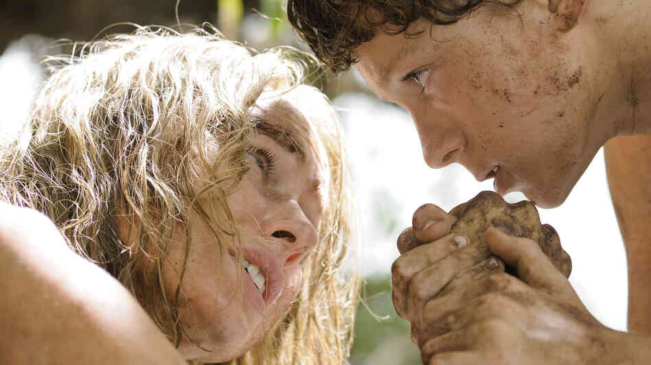 Maria (Naomi Watts) and her family, including her son Lucas (Tom Holland), fight to survive when they are caught in the 2004 Indian Ocean tsunami. Maria (Naomi Watts) and her family, including her son Lucas (Tom Holland), fight to survive when they are caught in the 2004 Indian Ocean tsunami.