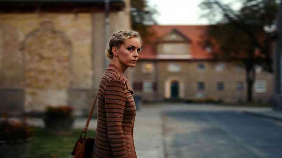 Having committed some unspecified transgression and offended authorities in '80s East Berlin, Barbara (Nina Hoss) is forced to leave the city to practice medicine in a small town. Having committed some unspecified transgression and offended authorities in '80s East Berlin, Barbara (Nina Hoss) is forced to leave the city to practice medicine in a small town.