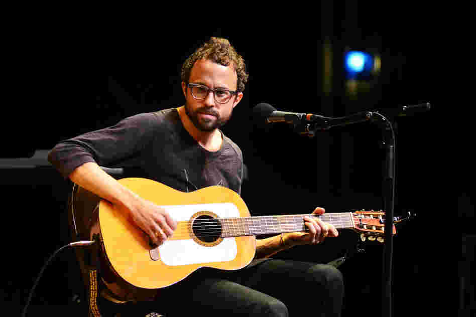 Jesse Harris plays original material here, but he's also had huge success writing songs for others.