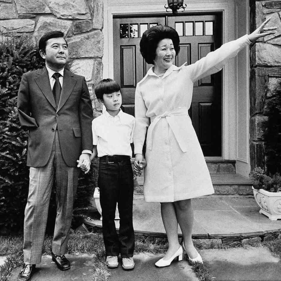 Inouye's wife, Maggie, waves to a neighbor as she, the senator and son Kenny prepare to leave their home, Aug. 4, 1973, in Bethesda, Md.
