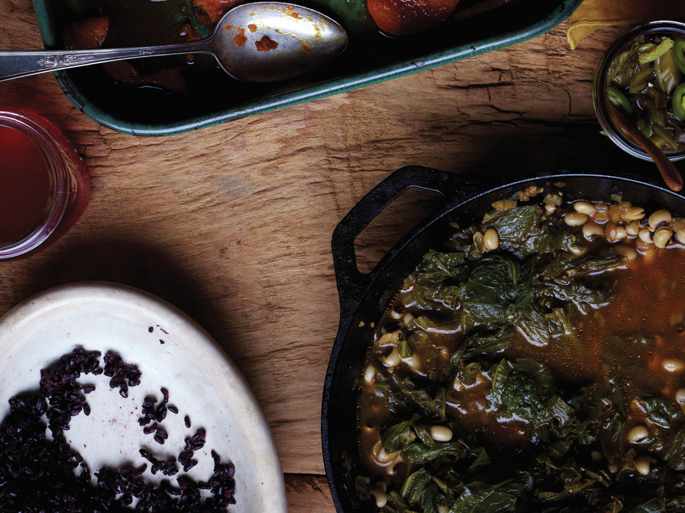 Black-Eyed Peas in Garlic-Ginger-Braised Mustard Greens