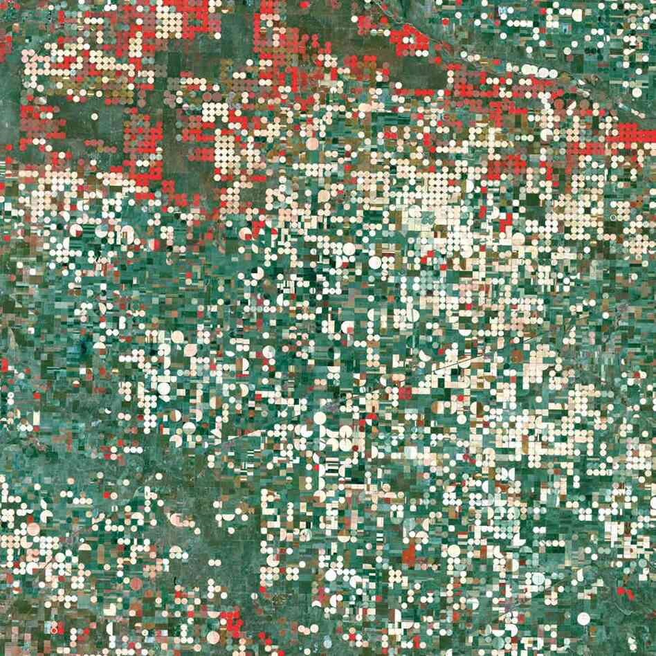 Garden City, Kan., U.S., 2000Garden City, Kan., has a semi-arid steppe climate with hot, dry summers and cold, dry winters. Center-pivot irrigation systems created the circular patterns. The red circles indicate irrigated crops of healthy vegetation, and the light-colored circles denote harvested crops.