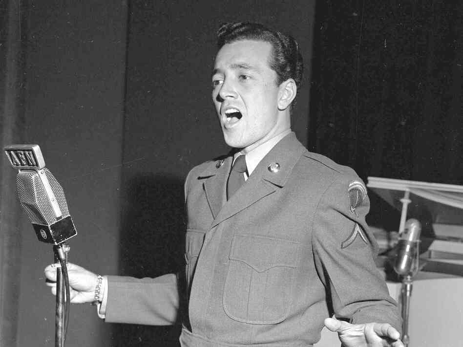 Vic Damone, like a good choir boy, sang his own rendition of "Ave Maria." Vic Damone, like a good choir boy, sang his own rendition of "Ave Maria."