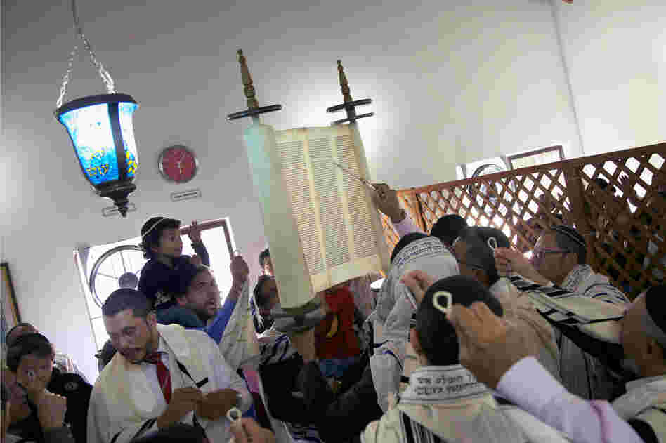 The congregation gathers around the Torah.
