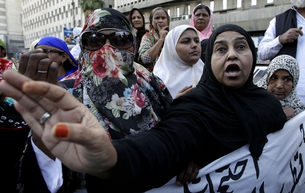 Pakistani health workers demonstrate against the slayings of their colleagues on Wednesday Dec. 19, 2012.