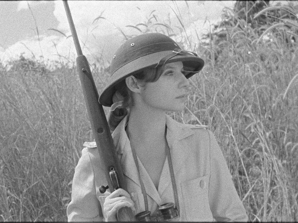 Santa (Isabel Cardoso) cares for an elderly woman as she slips into delusions, seeing her as a hunter, among other things.