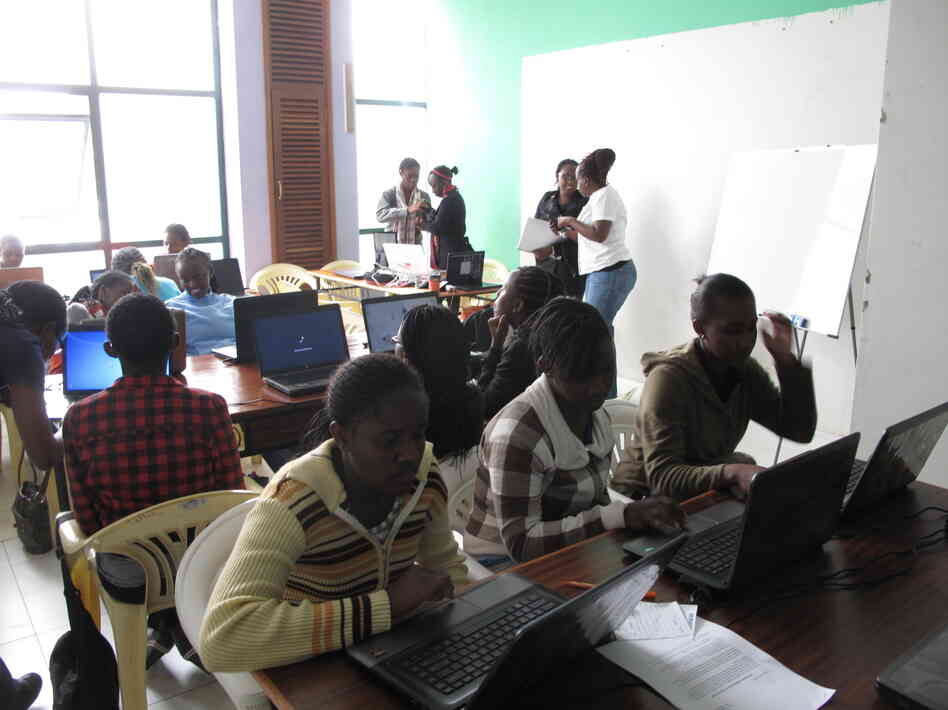 High school girls in Nairobi at a computer workshop organized by Akirachix.