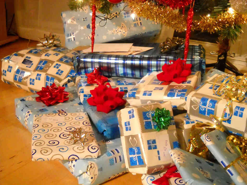 Economist Joel Waldfogel estimates that U.S. holiday gift giving destroys about $13 billion worth of value. Economist Joel Waldfogel estimates that U.S. holiday gift giving destroys about $13 billion worth of value.