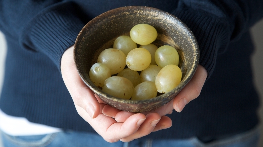 Ringing in the New Year in Spain requires eating a dozen grapes and wearing a very specific kind of undergarment. Ringing in the New Year in Spain requires eating a dozen grapes and wearing a very specific kind of undergarment.