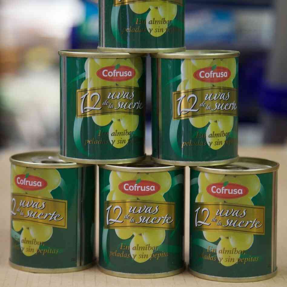 Supermarkets sell small tins of 12 seeded and peeled grapes.