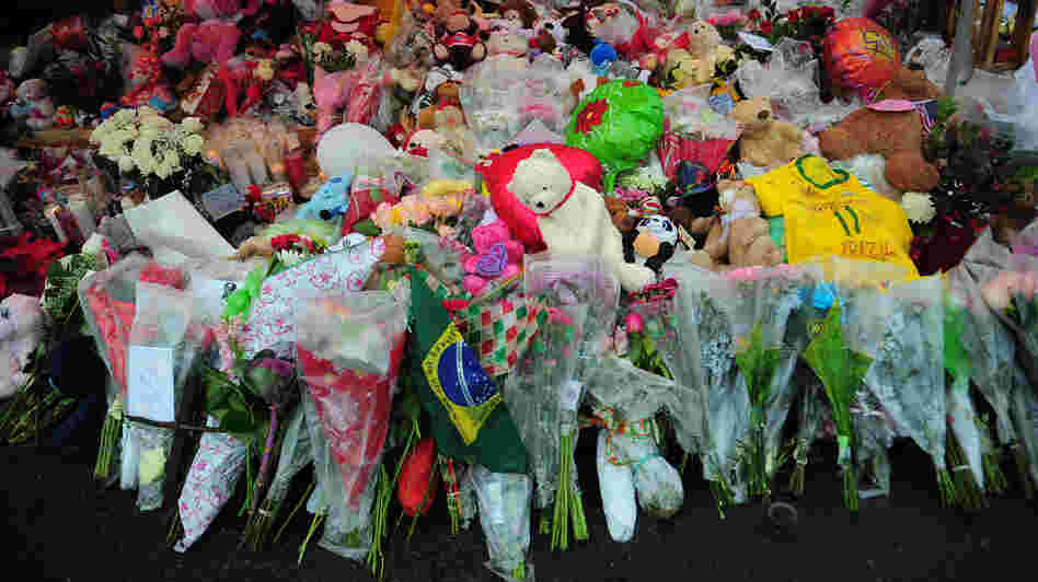 A makeshift shrine to the victims of the school shooting in Newtown, Conn. Slate and a citizen journalist are trying to track gun deaths across the nation since that Dec. 14 mass shooting.