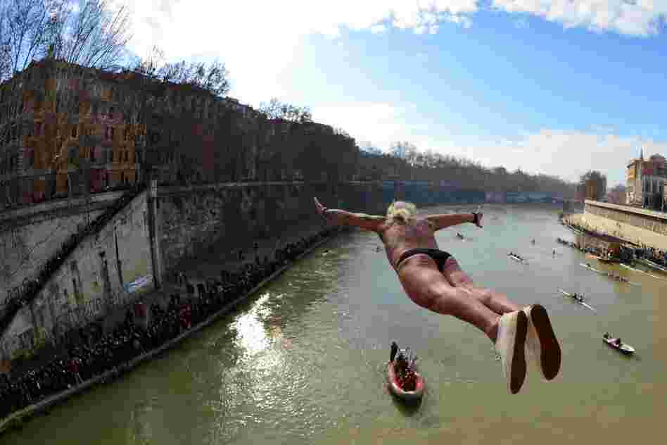 Maurizio Palmulli of Italy dives into Rome's Tiber River, continuing an annual tradition which dates back to 1946.