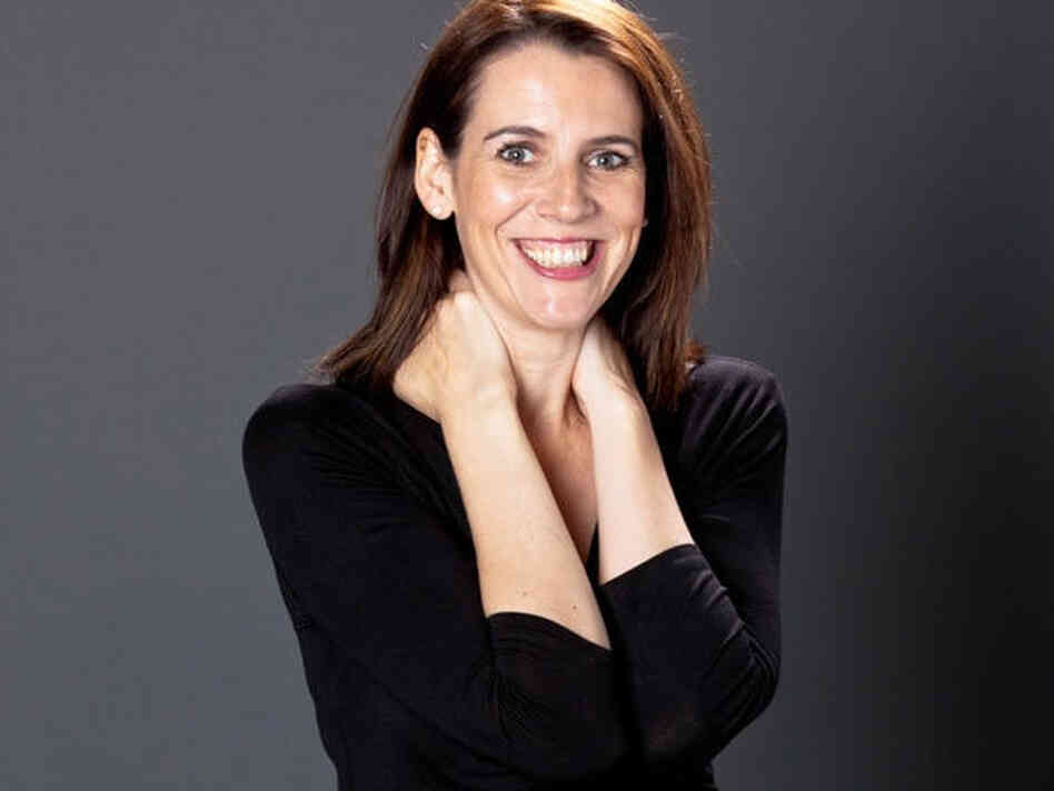 A native of Scotland, Lisa O'Donnell won the Orange Screenwriting Prize in 2000 for The Wedding Gift.