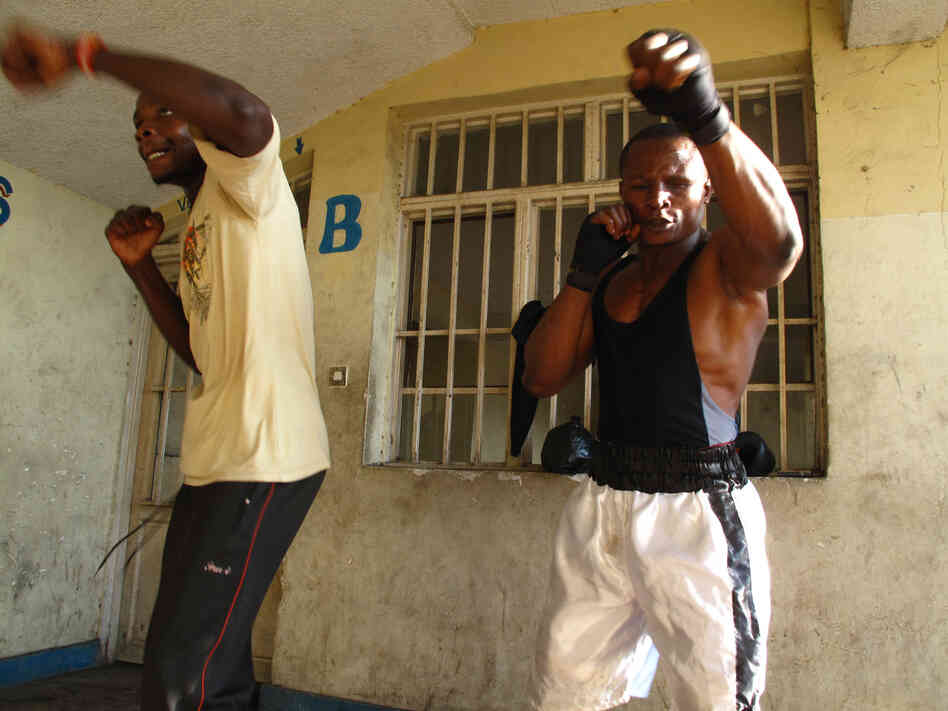 Kibomango trains with former child soldier Fabrice Djef.