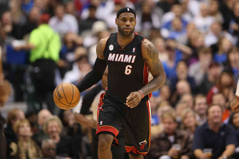 DALLAS, TX - DECEMBER 20: LeBron James #6 of the Miami Heat at American Airlines Center on December 20, 2012 in Dallas, Texas. DALLAS, TX - DECEMBER 20: LeBron James #6 of the Miami Heat at American Airlines Center on December 20, 2012 in Dallas, Texas.