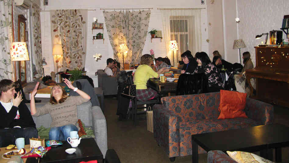 Tsiferblat, or Clockface Cafe, in Moscow draws a young crowd, from students to entrepreneurs. The cafe provides Wi-Fi, printers, books and art supplies. Drinks, snacks, atmosphere and the space are free. All customers pay for is time. Tsiferblat, or Clockface Cafe, in Moscow draws a young crowd, from students to entrepreneurs. The cafe provides Wi-Fi, printers, books and art supplies. Drinks, snacks, atmosphere and the space are free. All customers pay for is time.