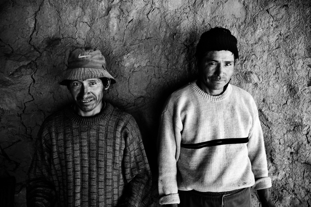 Luis and Carlos Apasa are traditional clay tile craftsmen who live along the Interoceanic Highway in the Andean community of Pinipampa, Peru.
