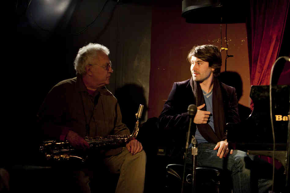 Dan Tepfer (right) brought frequent duet partner Lee Konitz to the Zinc Bar for a series of improvisations. They were backed by the Harlem String Quartet, which executed scores composed on-the-spot by Tepfer.