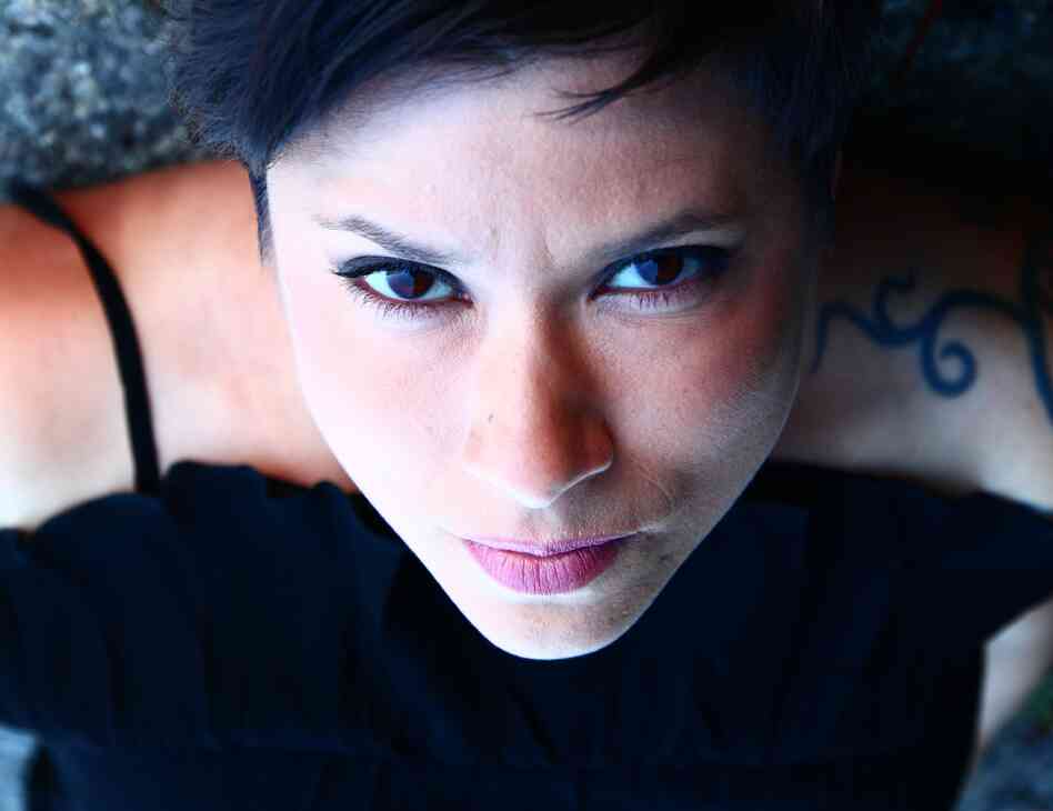 Sandra Velasquez's new album is titled Dig Deeper.
