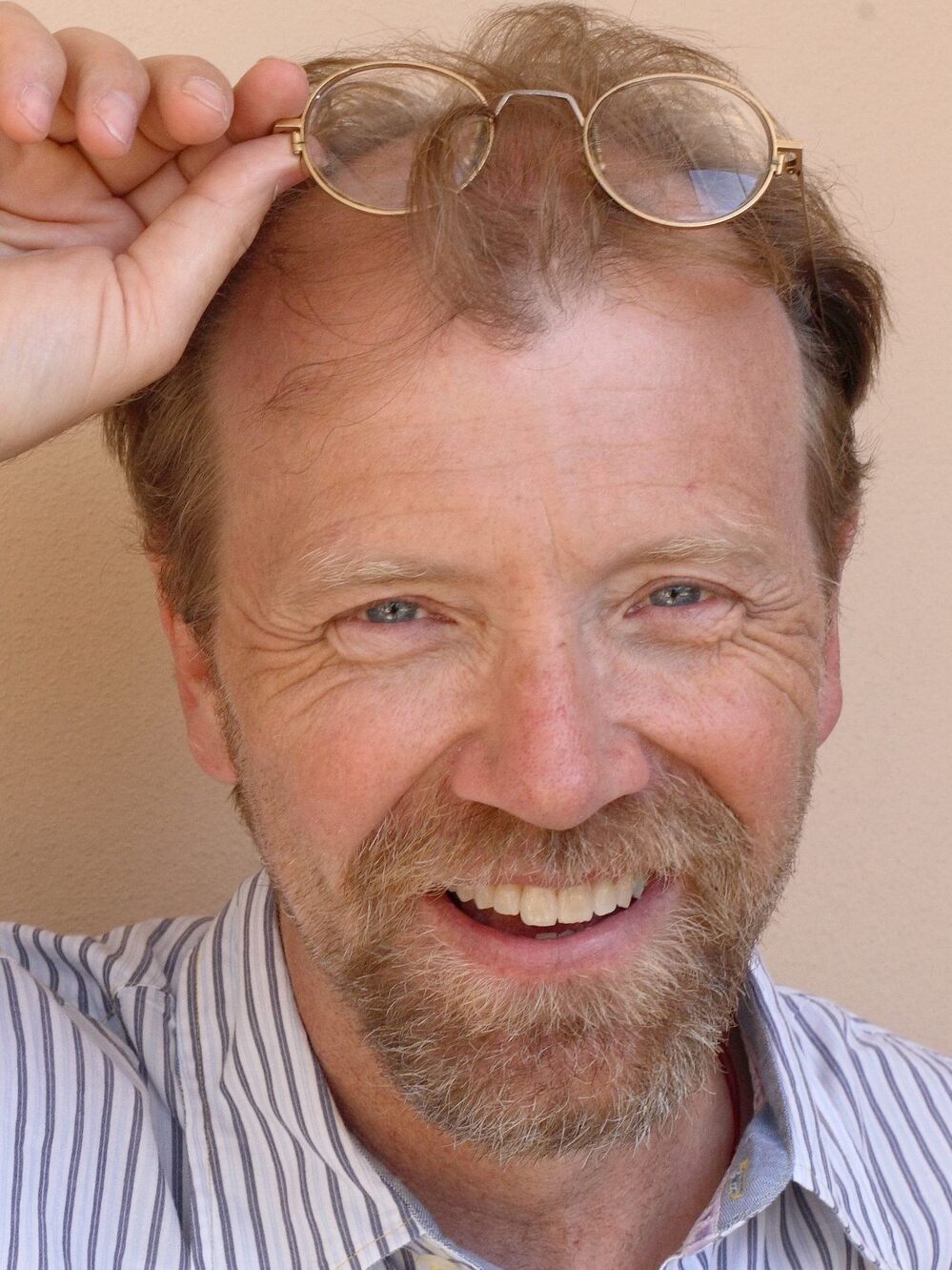 George Saunders' previous books include In Persuasion Nation and The Very Persistent Gappers of Frip. He won a MacArthur Fellowship in 2006.
