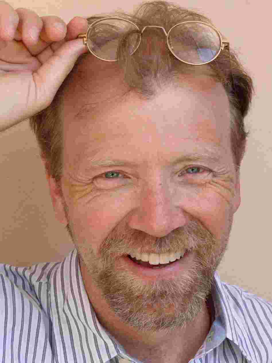 George Saunders' previous books include In Persuasion Nation and The Very Persistent Gappers of Frip. He won a MacArthur Fellowship in 2006.
