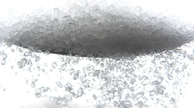 Adults who upped their intake of sugary foods or drank sugar-sweetened drinks gained about a pound a year, a study found.