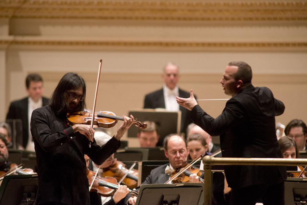 Leonidas Kavakos' violin rarely pauses in the sweeping, enigmatic and rarely heard Violin Concerto No. 2 by Polish composer Karol Szymanowski. 