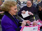 "Dear Abby" columnist Pauline Phillips, seen here in 2001, died Wednesday. "Dear Abby" columnist Pauline Phillips, seen here in 2001, died Wednesday.